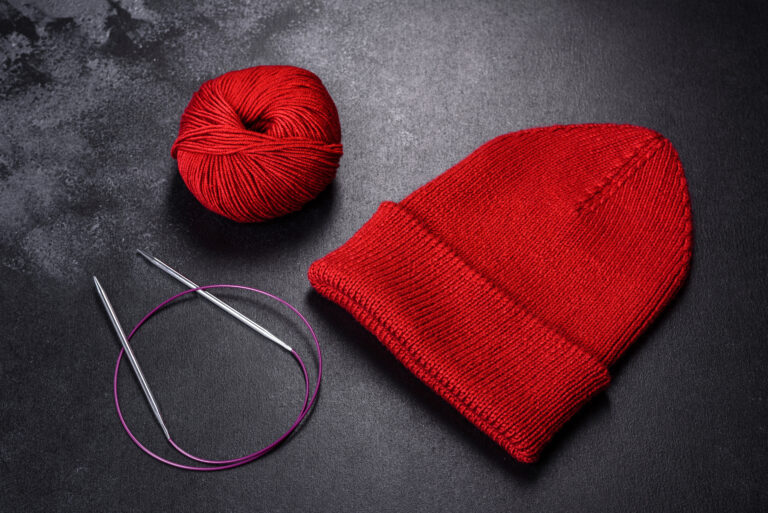 How to Knit a Hat on Straight Needles?